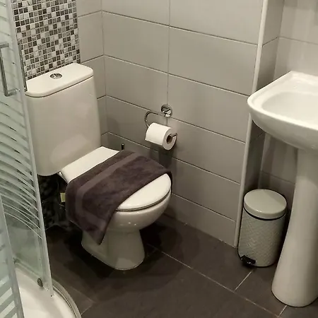 Paris House 4 شقة باترا