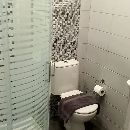Paris House 4 *