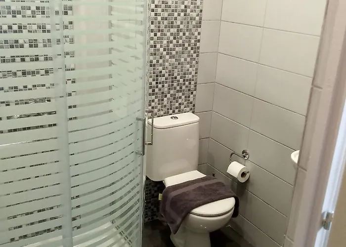 Paris House 4 *